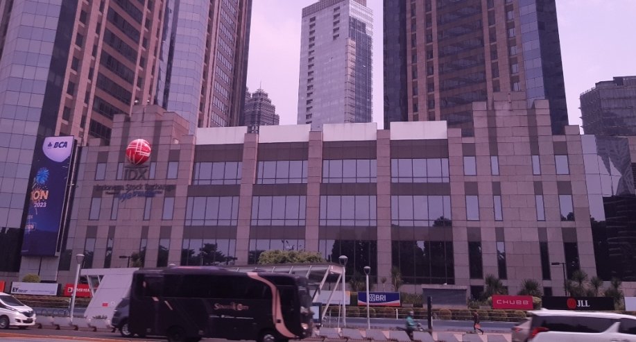 IHSG Sesi I Anjlok 1,30% ke Level 5.031, Sektor Bahan Baku Tertekan Paling Dalam